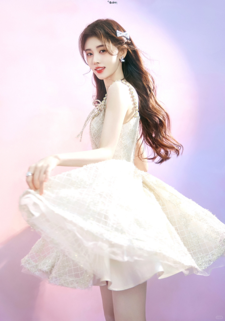 她在我的心目中简直就是神仙颜值,她的美貌已经让我彻底沦陷.