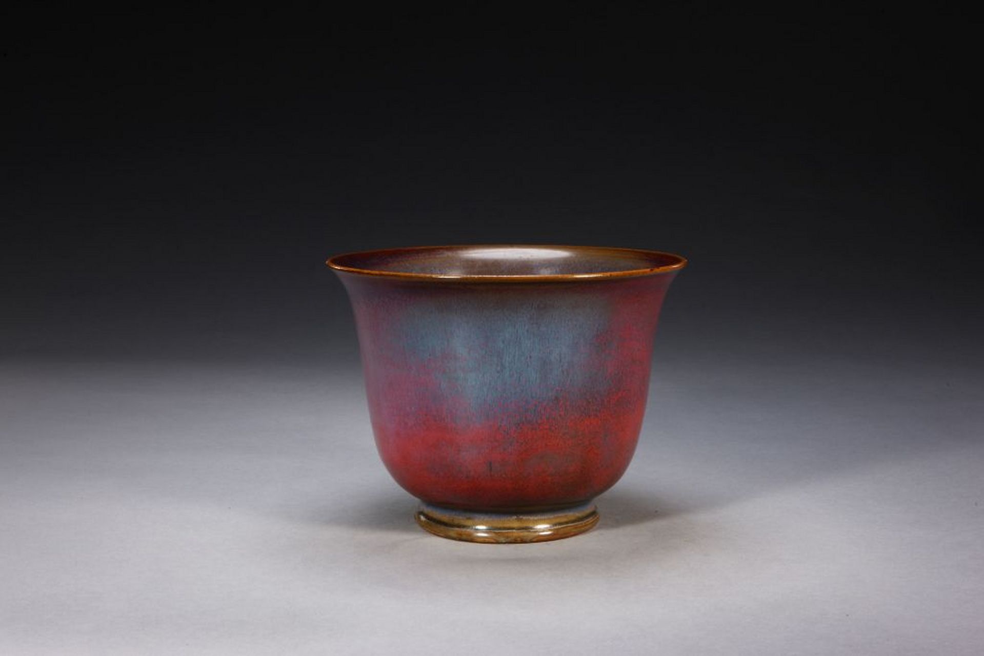 钧窑,是中国历史上的一个瓷窑,以其独特的釉色和工艺而著名.