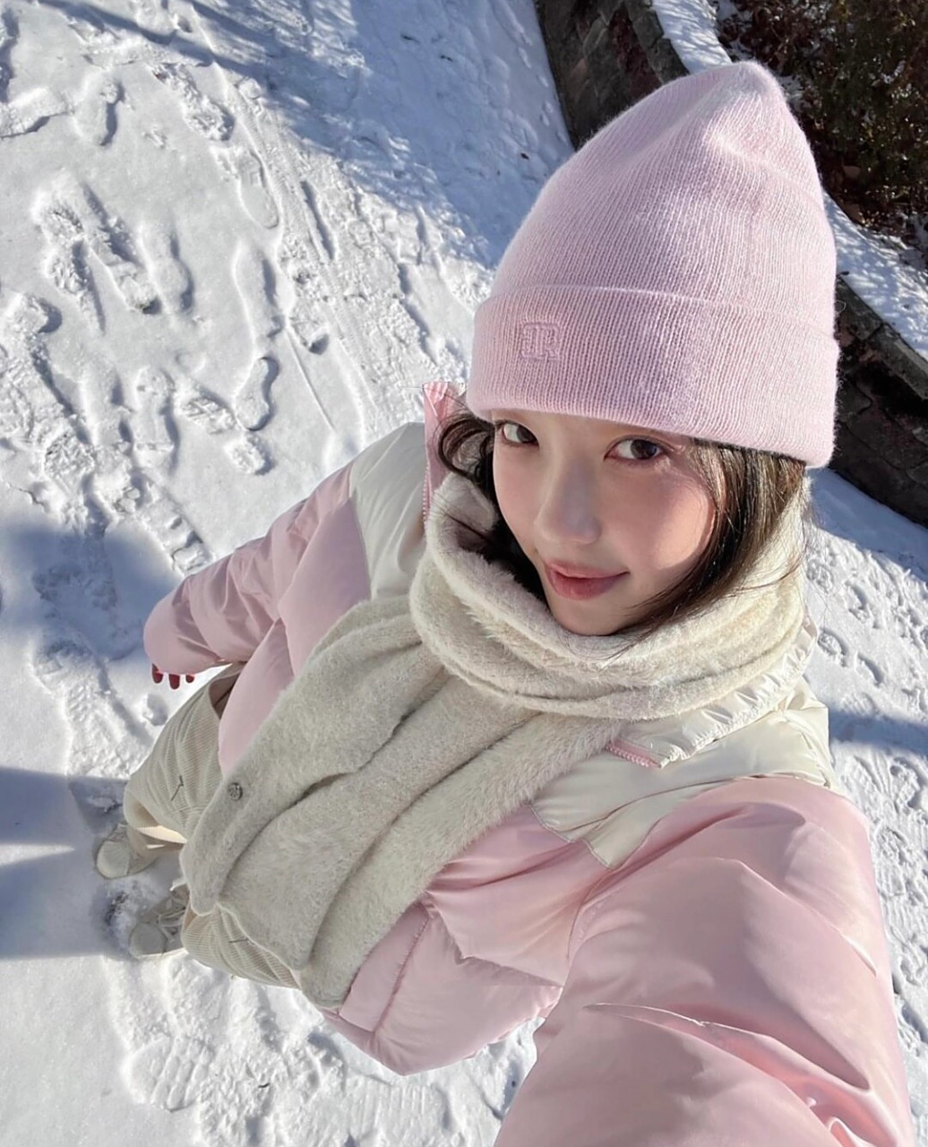 喜欢下雪  穿上厚厚的外套,戴上毛茸茸的帽子,整个人都变得软萌可爱!