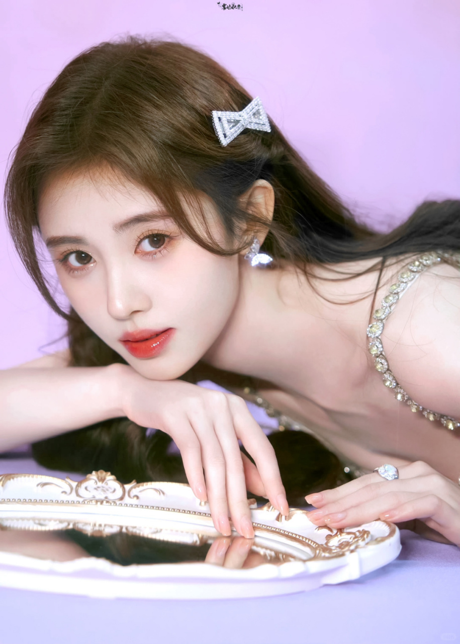 她在我的心目中简直就是神仙颜值,她的美貌已经让我彻底沦陷.