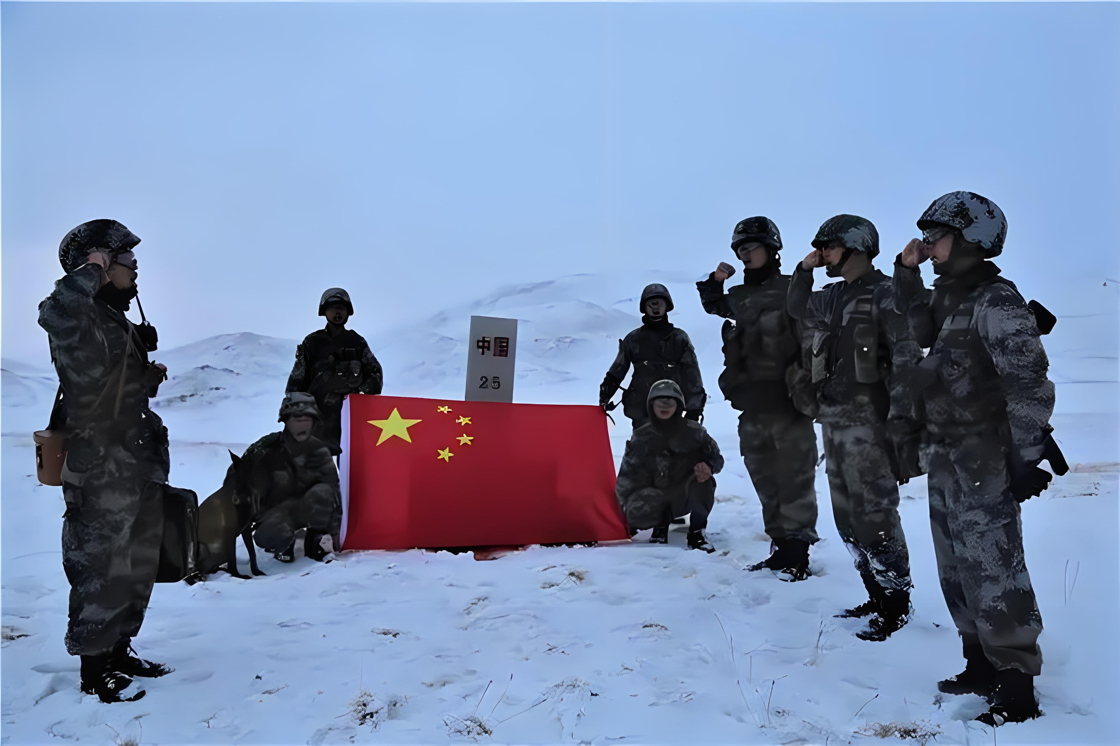 有国才有家,战士雪中站岗放哨,这画面让人感动,也让人想笑