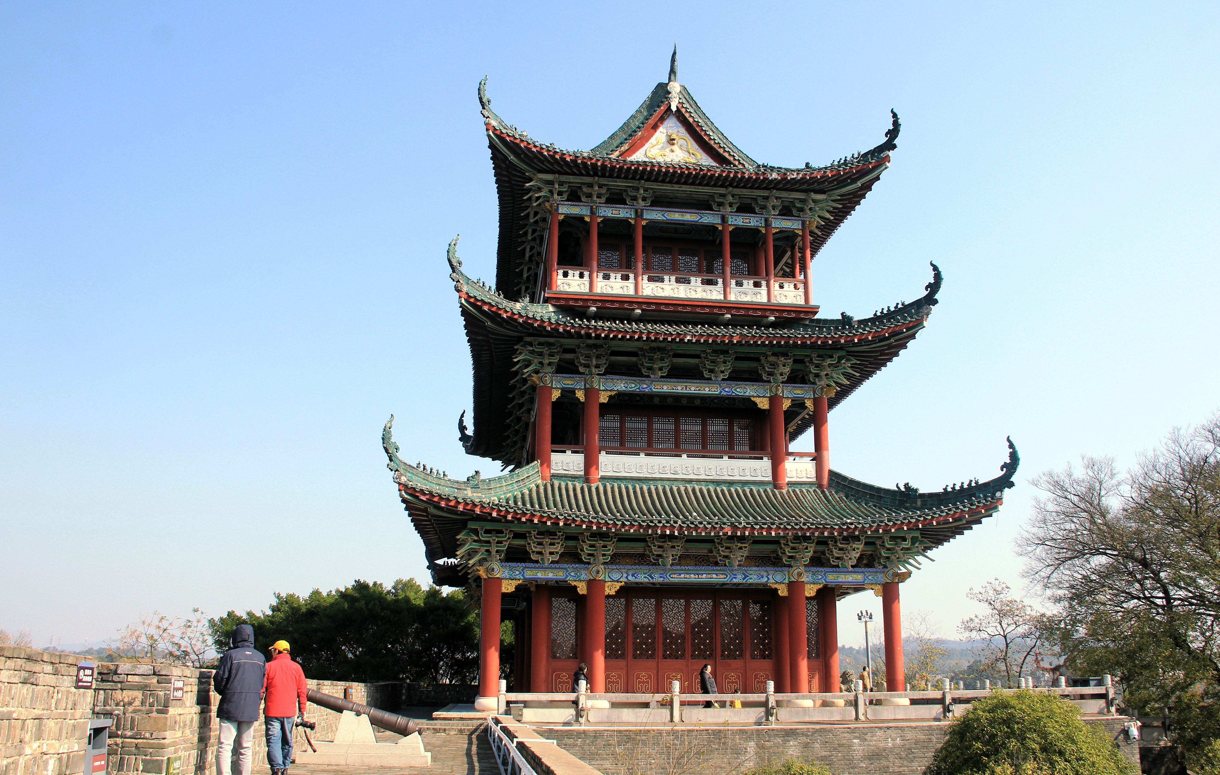 赣州江南宋城历史文化旅游区就是其一,登游古城墙,城楼,蒋经国故居等