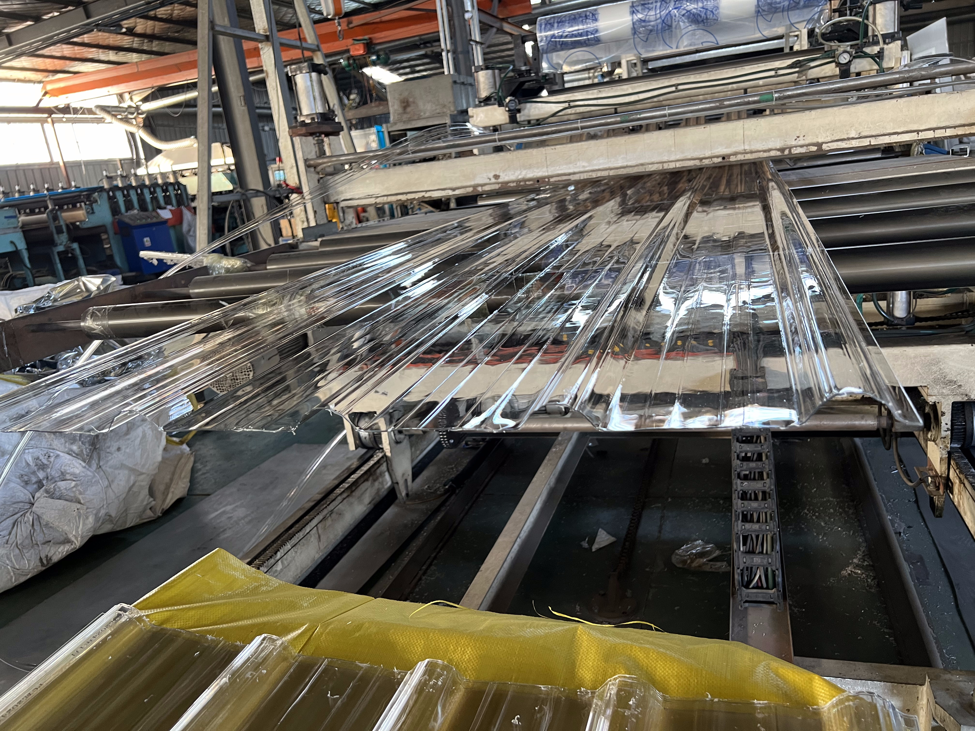 采光瓦生产线 采光瓦设备 生产现场图片