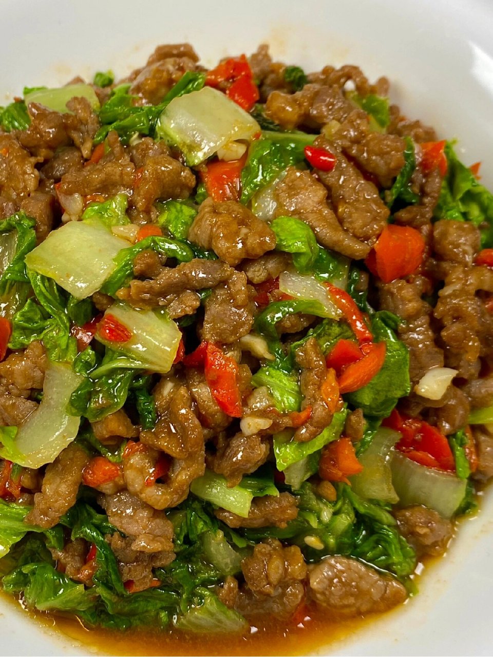 青菜炒牛肉,好吃的呀 香辣下饭,牛肉炒得嫩嫩的,软嫩香甜,青菜爽口