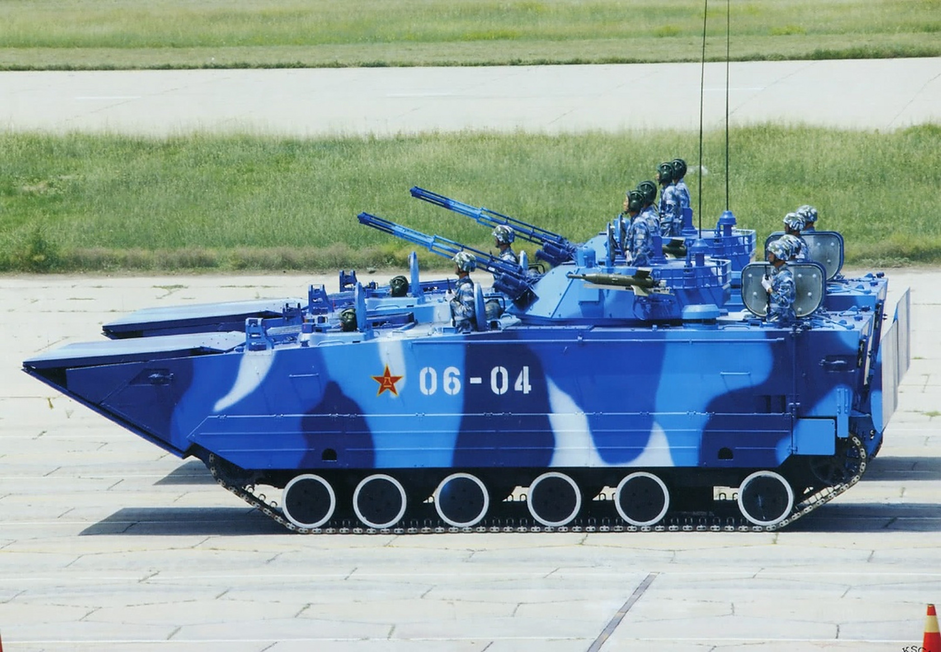 zbd-05两栖步兵战车重达26.