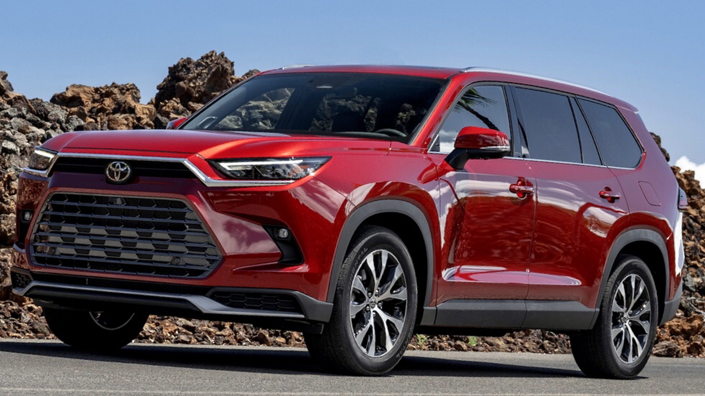 新老两款酒红色车身的丰田汉兰达,来一辆回家乡过年,既喜庆又拉风!