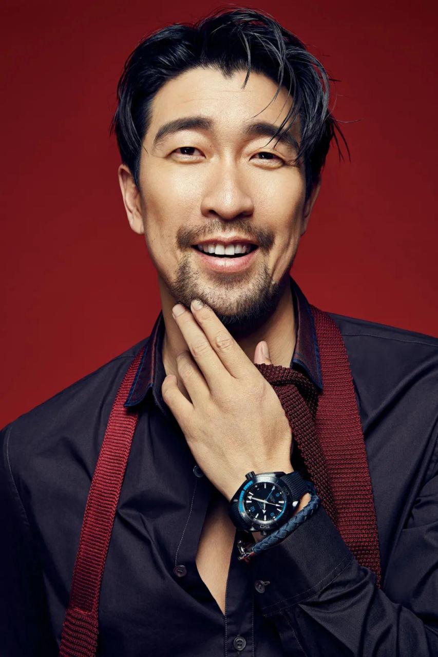 演员王千源回忆说,与刘德华一起拍戏时,起初以为刘德华耍大牌—〔不