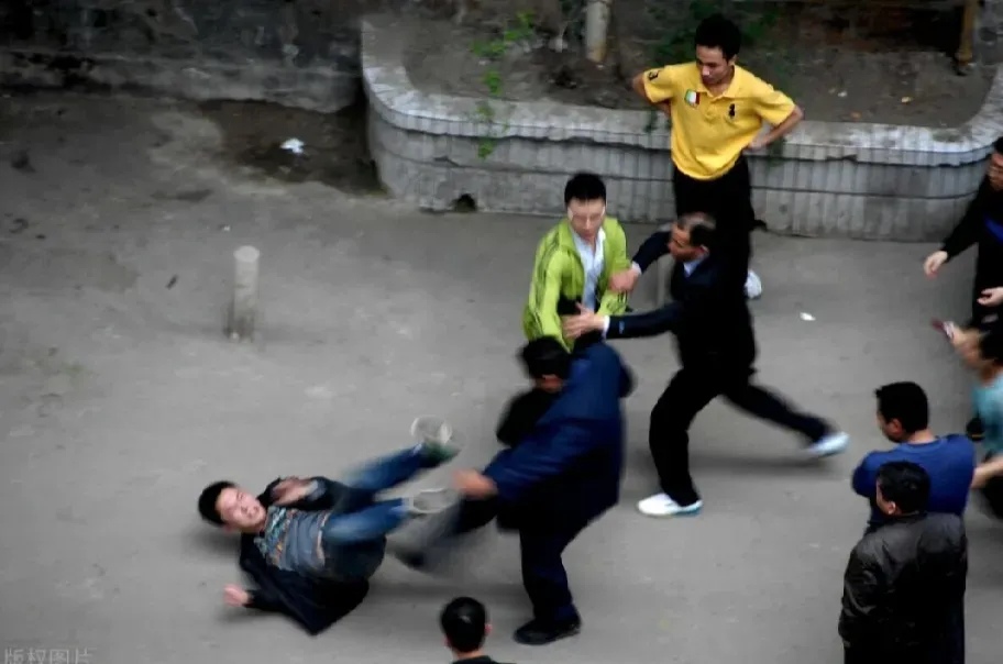 为啥打架斗殴,致死的99%都是先动手的,这回答差点把我噎死!