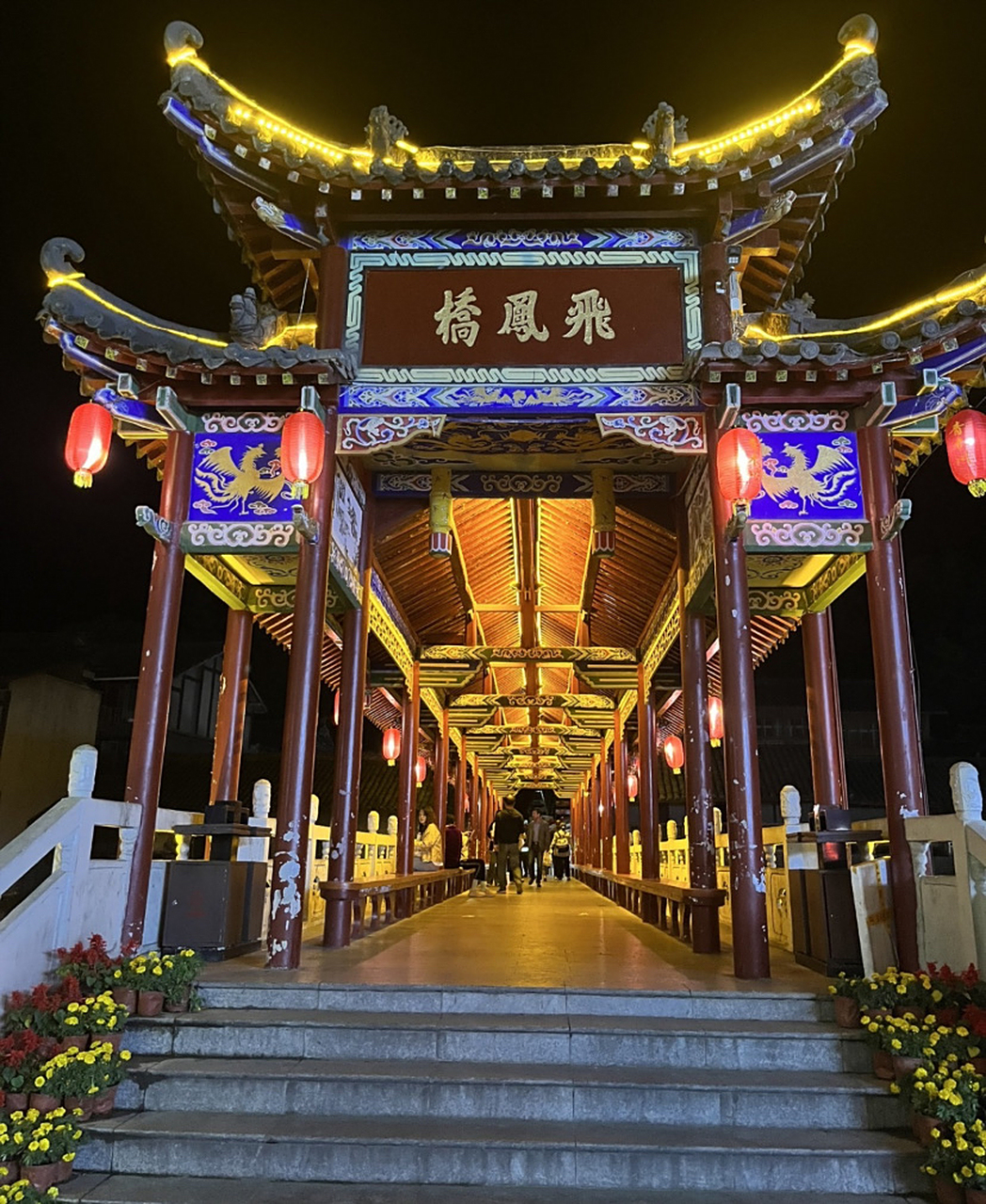 青木川古镇,位于陕西省汉中市宁强县,是一个充满历史韵味和自然美景的