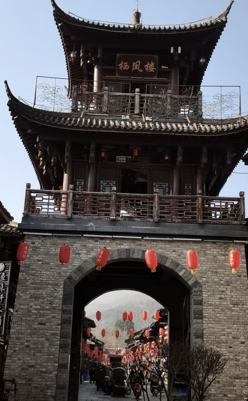 青木川古镇,位于陕西省汉中市宁强县,是一个充满历史韵味和自然美景的