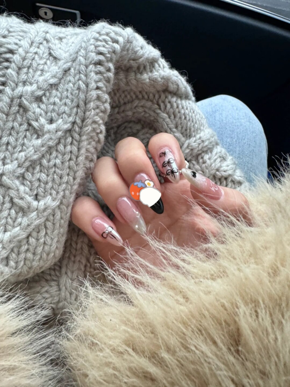 jennie蝴蝶结黑白鸳鸯美甲,谁做谁好看 黑色综合又仙又酷,白色好仙,好