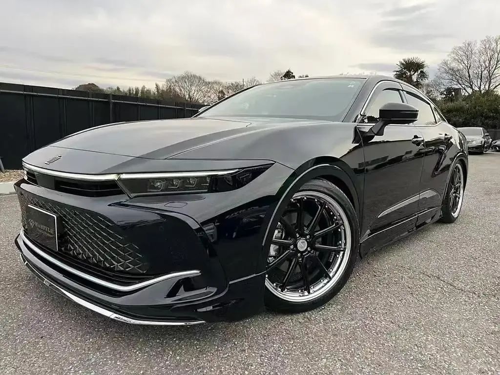 丰田皇冠gt轿车,完美融合运动和奢华,颜值超越奥迪a6l