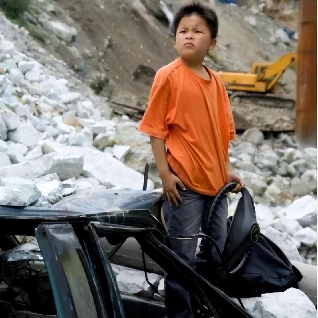 回顧汶川地震時的9歲小英雄當著全國人面發誓考清華現狀怎樣