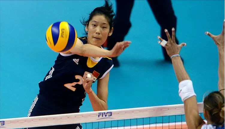 中国女排巨星朱婷比赛奖金全部拿来还清家债家人为她操碎婚事