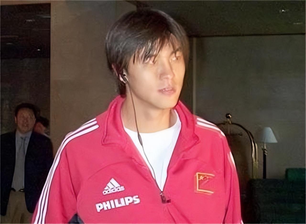 1977年,张玉宁出生在辽宁沈阳.