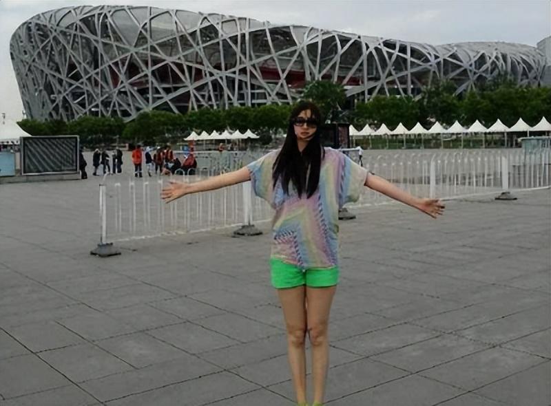 也是在国家队打球的期间,梁天云遇到了自己的初恋张佳迪,同为国家篮球