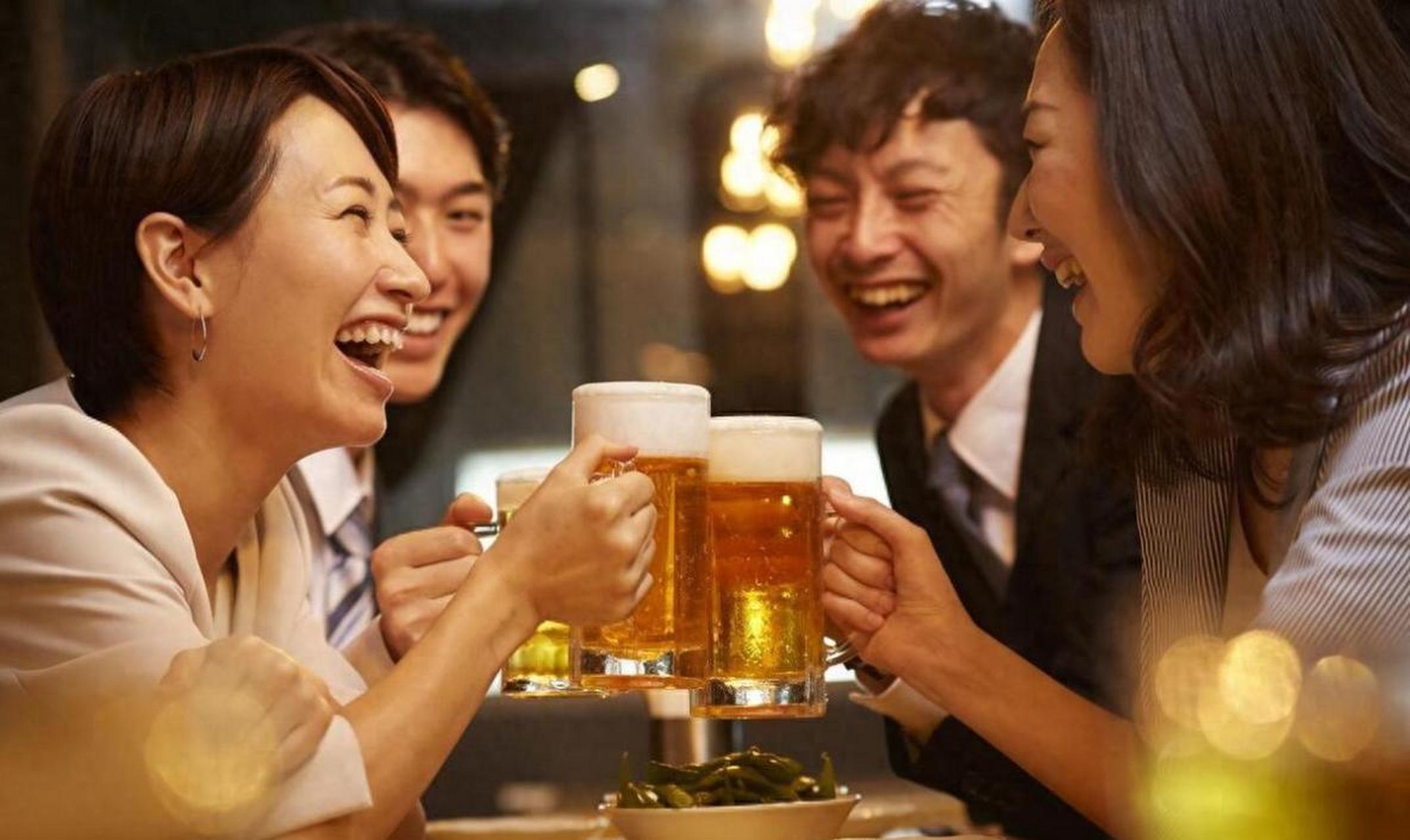 不饮酒可以显著降低患肝病的风险.