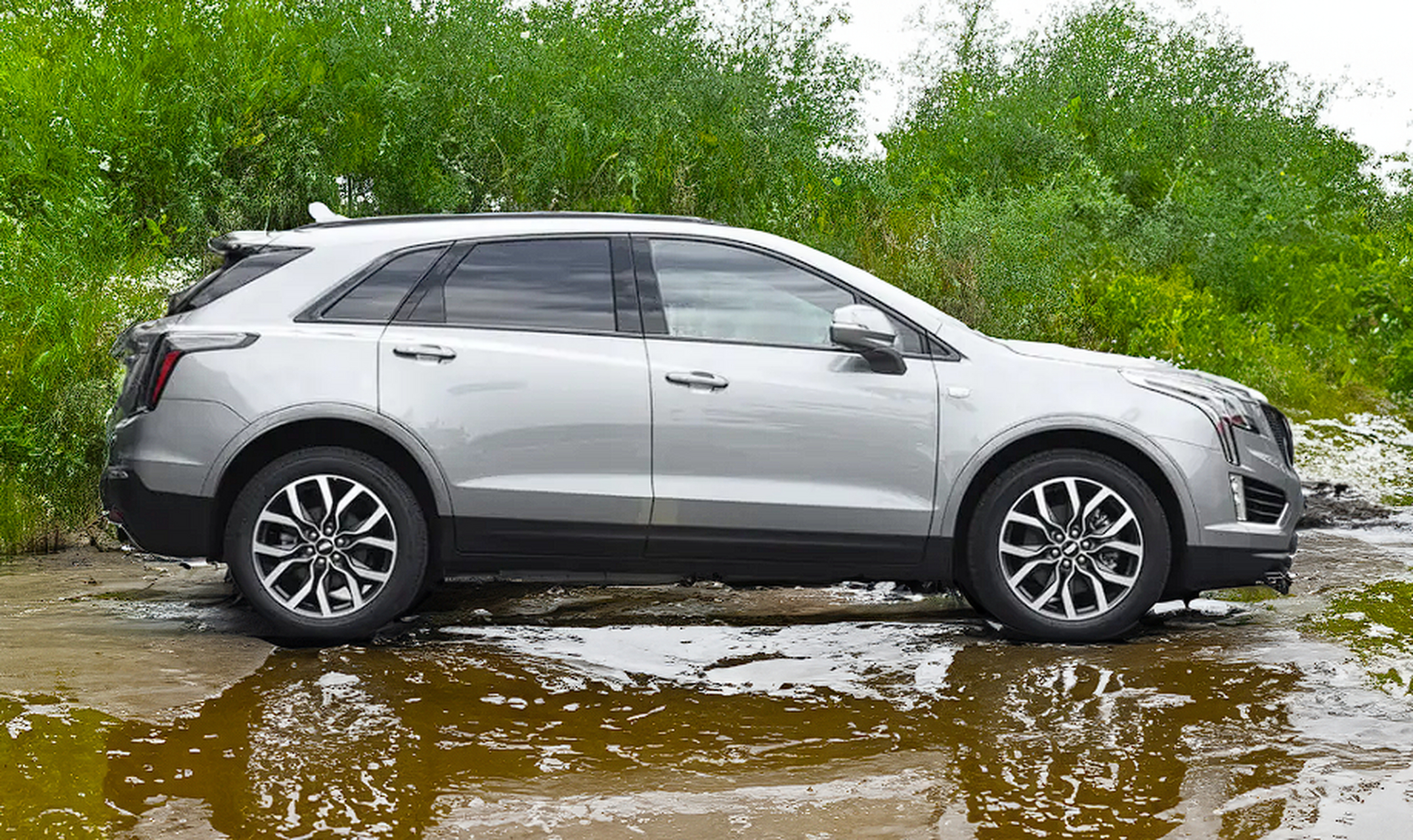 凯迪拉克xt5,性价比超群的中型suv!外观家族风范,内部配置升级.