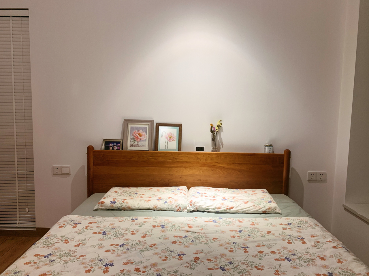 16平极简的卧室断舍离无床头柜