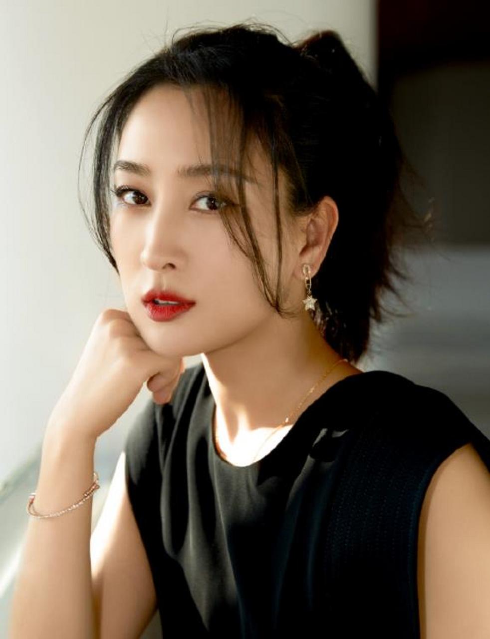 2月图文动态激励计划# 演员黄奕的前夫黄毅清(2011年结婚,2014年离婚