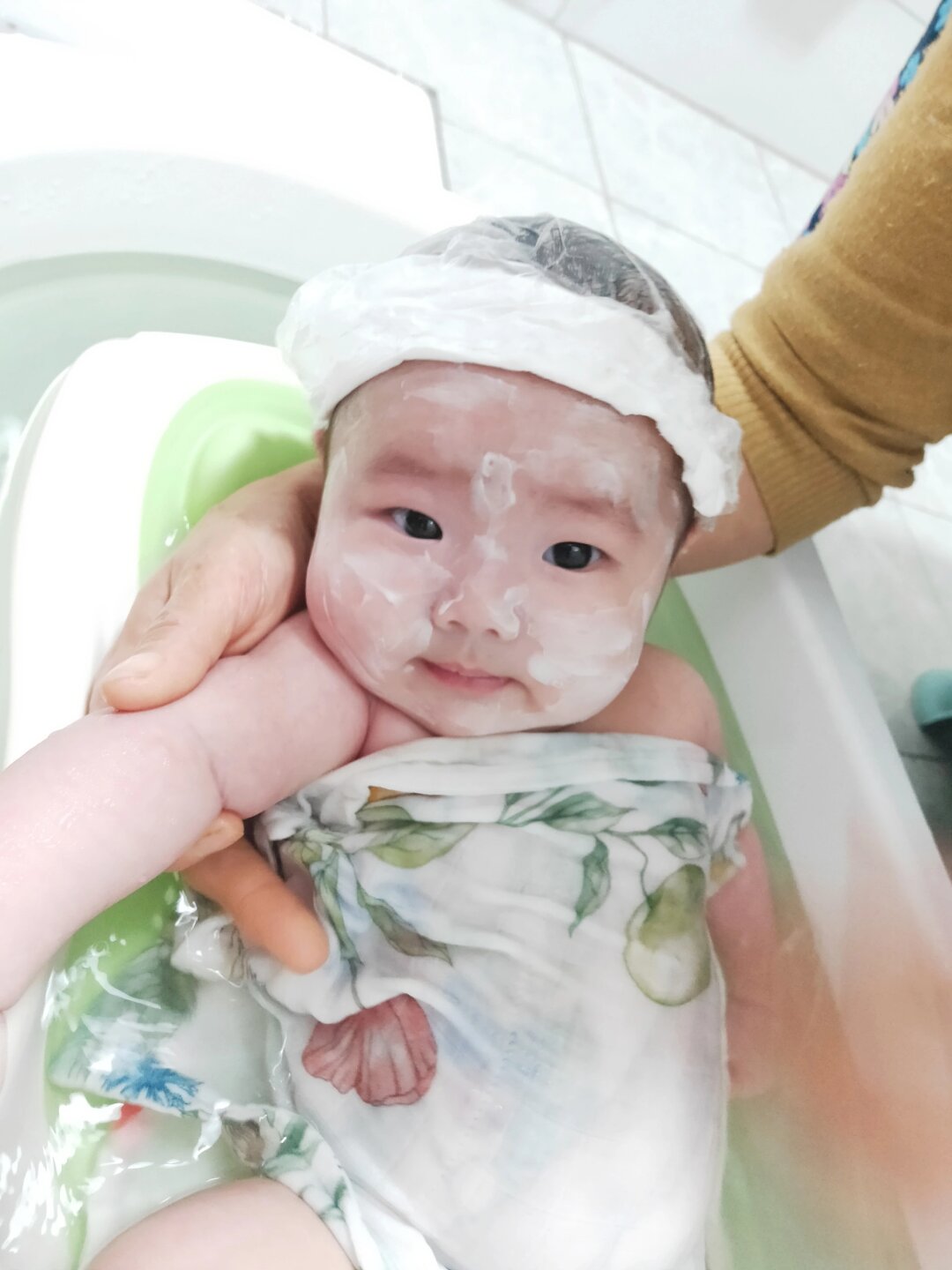 奶fufu的人类幼崽 超爱泡澡