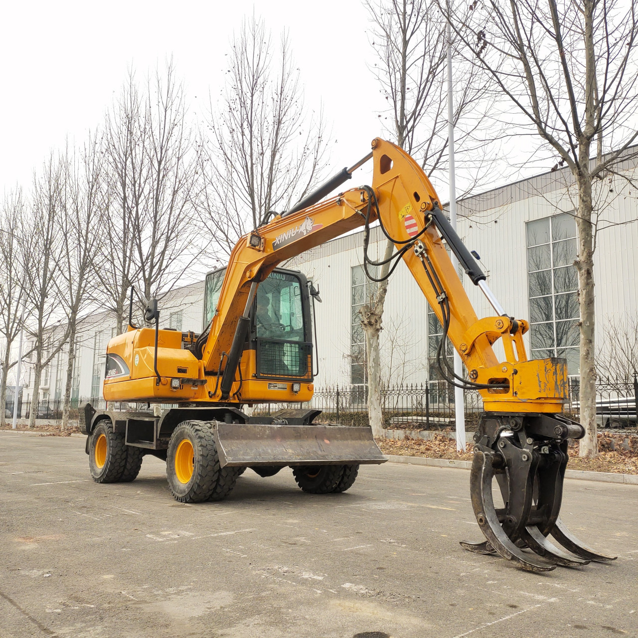 山东济宁到厂一台宝鼎挖掘机 皮轮挖咸菜 胶轮勾机 抓毛竹 挖树根