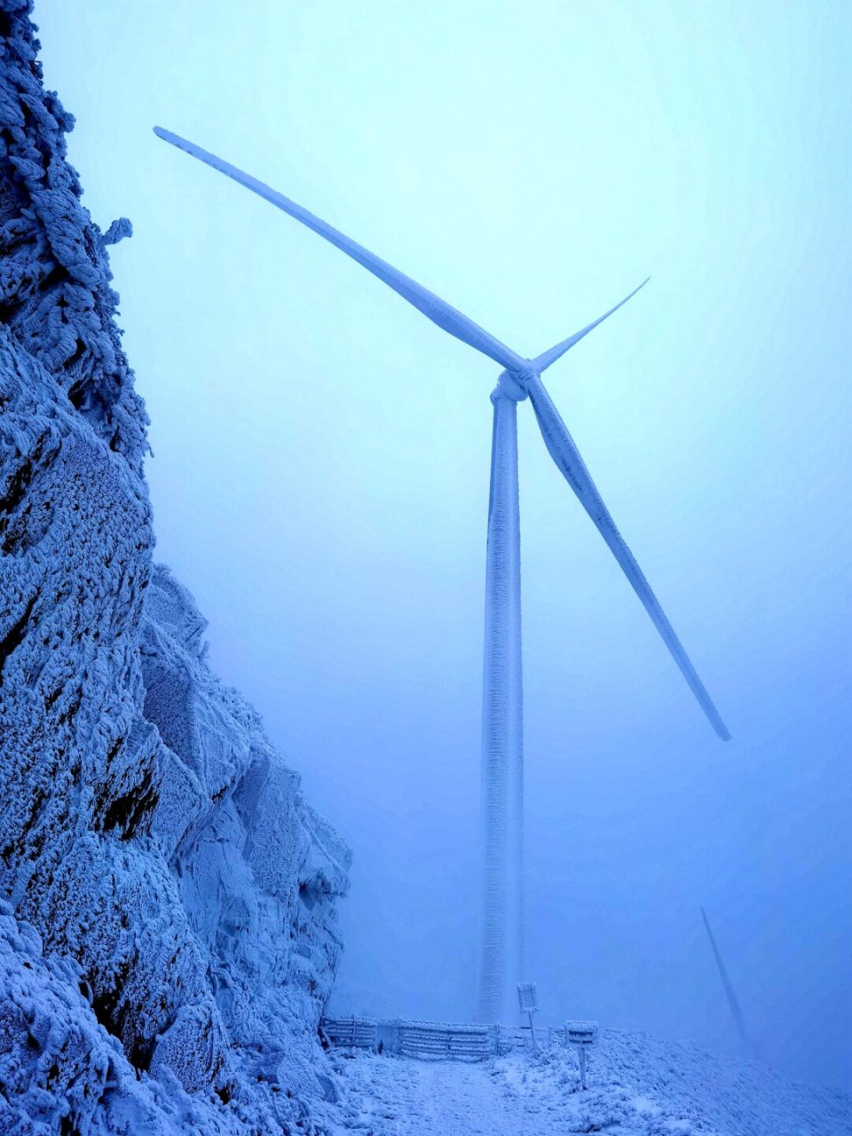 独特的冰雪之旅  我亲自来到了位于广东清远与湖南交界处的云冰山景区