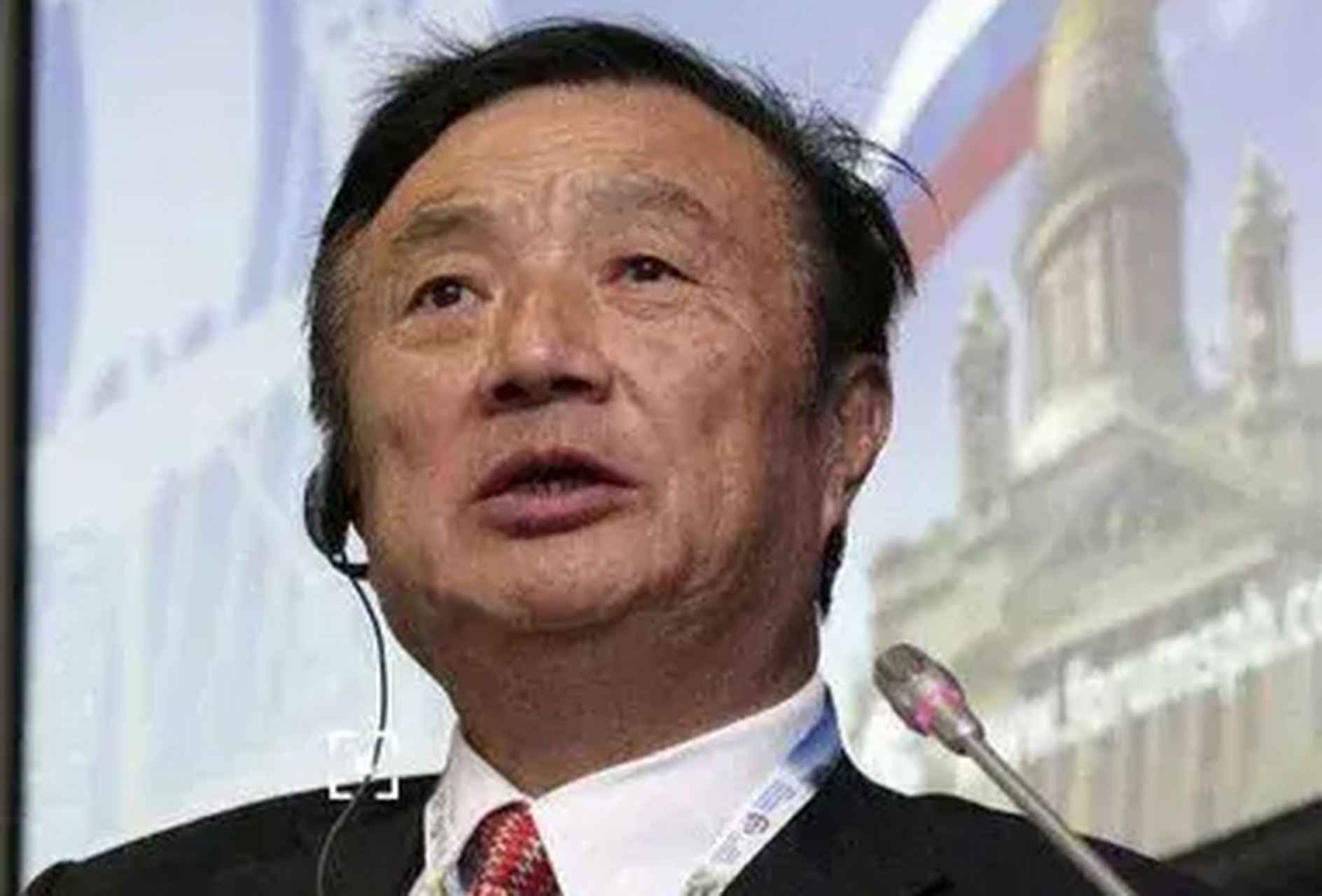 任平,1963年出生,毕业于中国科技技术大学,毕业后在华为市场部.