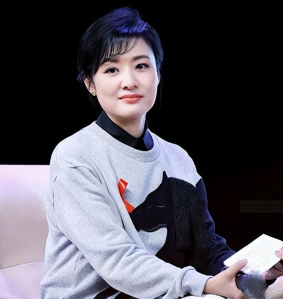 周涛:从央视主持人到董事长,二婚嫁给富豪,如今爱情事业双丰收