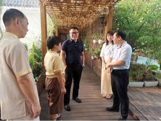 近日,李光老师前往深圳市龙岗区坂田小学进行参访,坂