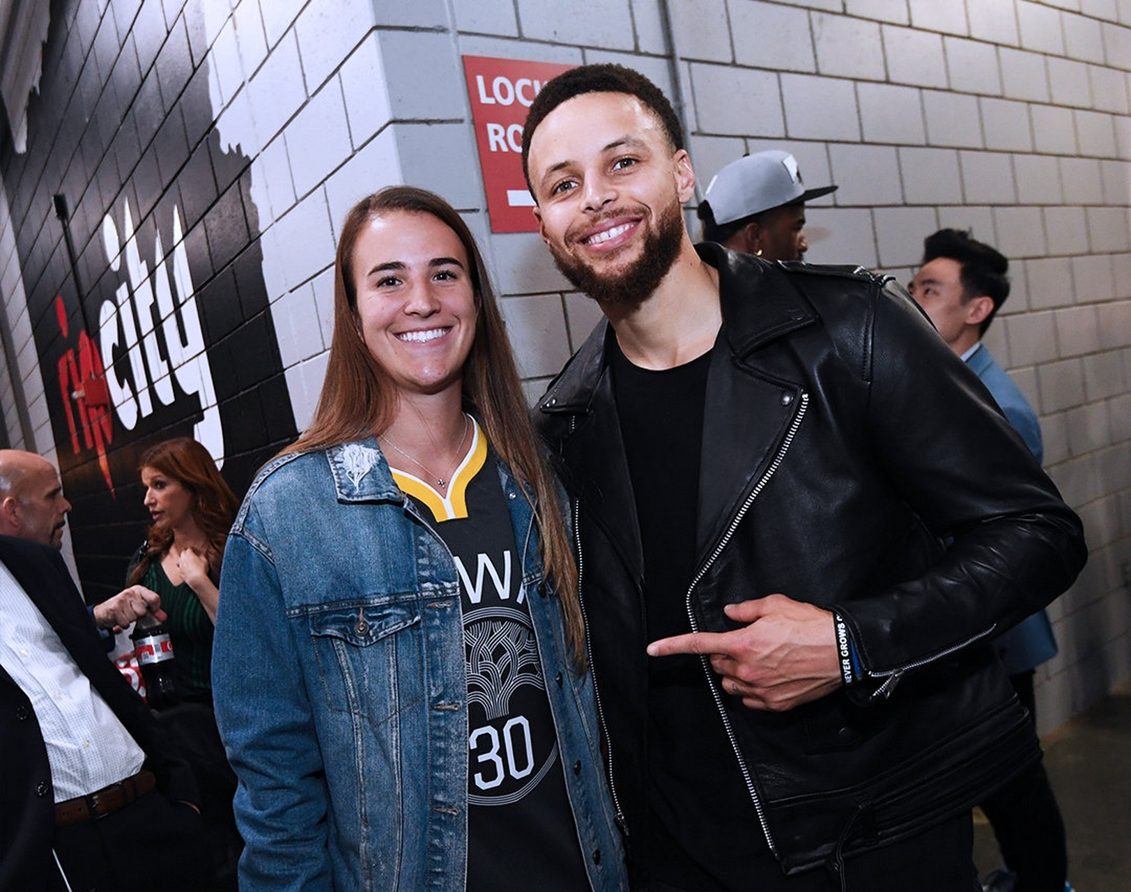 她是韩旭在纽约自由人的队友,曾经执教科比二女儿gigi ,曼巴女门徒