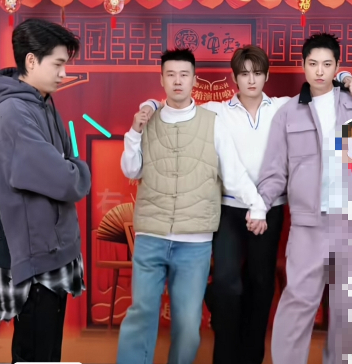 秦霄贤带领张远,杨九郎,王九龙一起跳哈尔滨兔子舞,就是怎么感觉