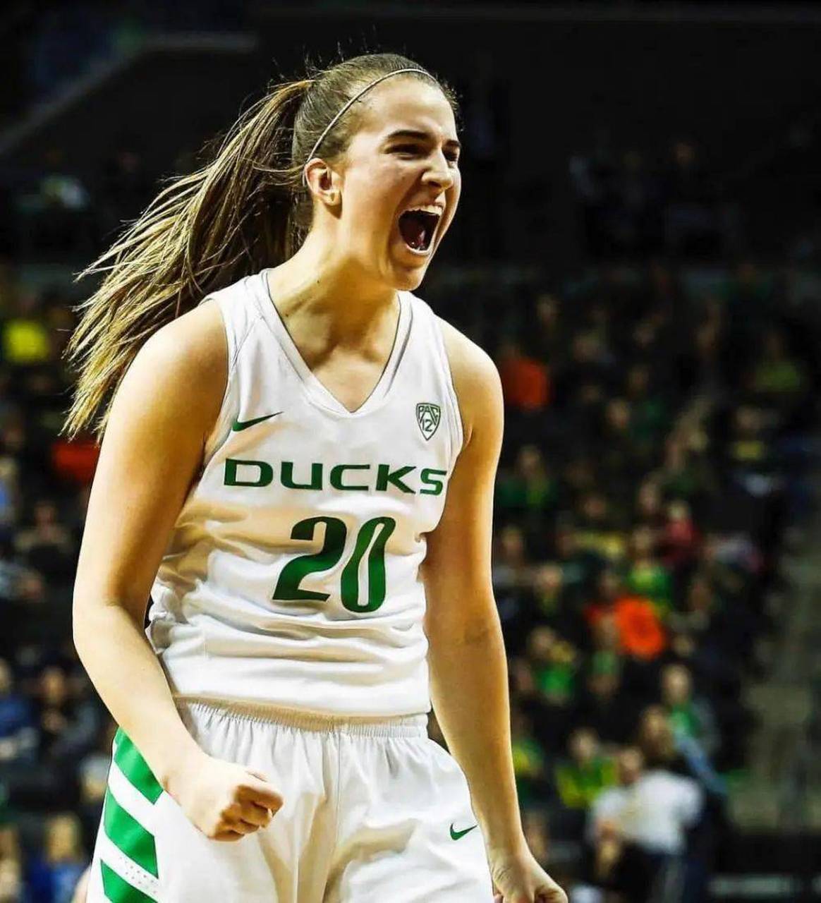 她是韩旭在纽约自由人的队友,曾经执教科比二女儿gigi ,曼巴女门徒