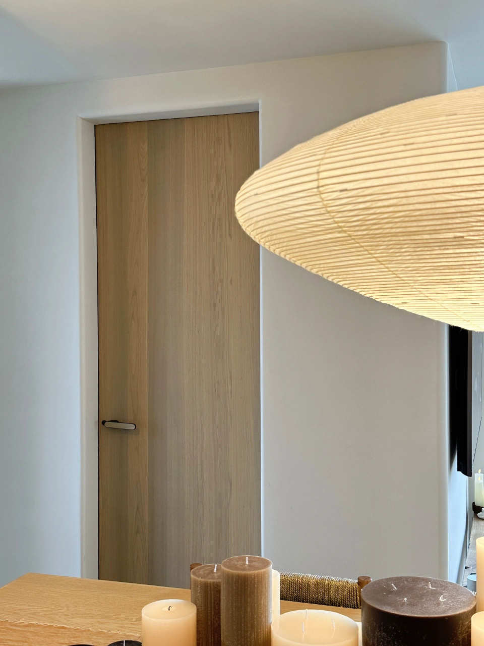 推开这扇美门 家里唯一两扇木门 小找的全屋定制的厂家做的和柜子一样