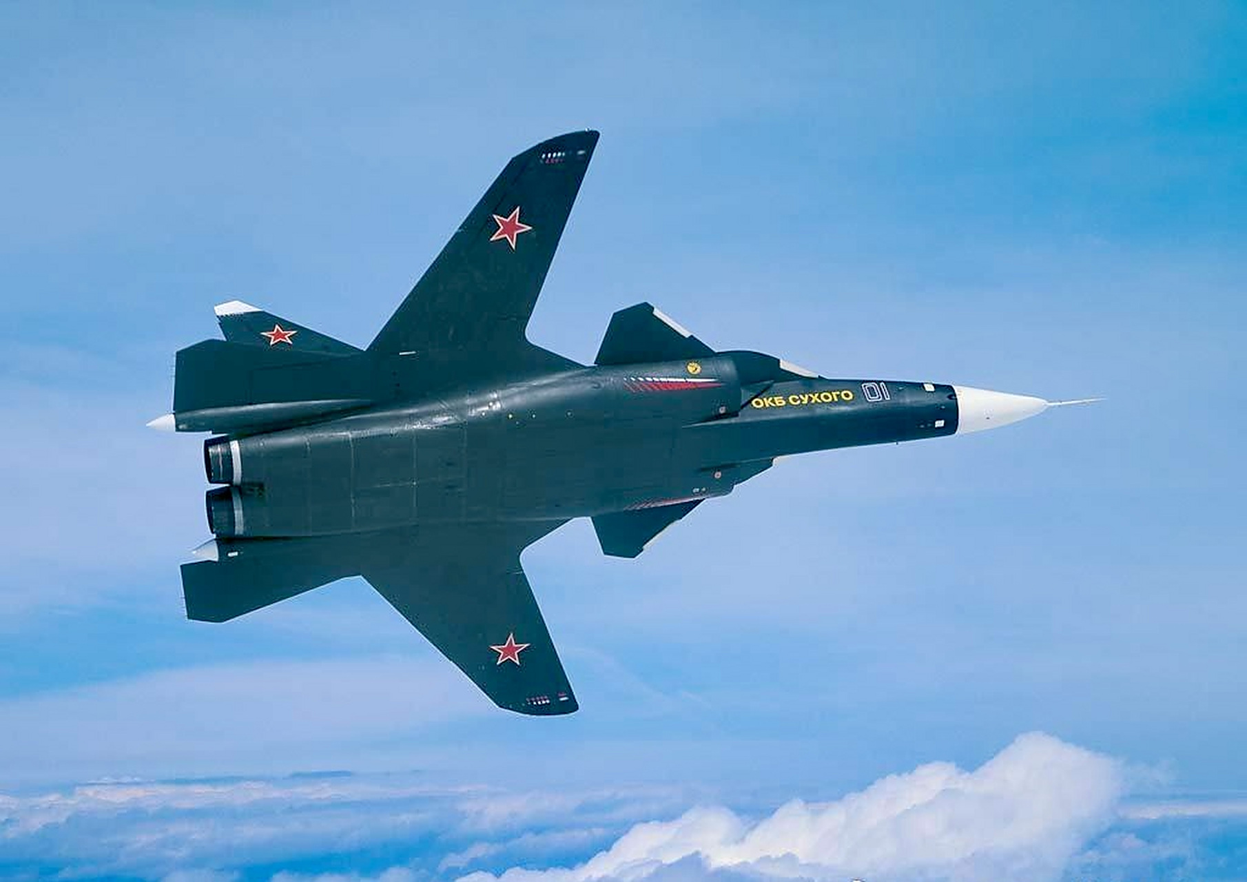 战机欣赏:俄罗斯 苏霍伊 苏-47战斗机,该机采用了前掠翼设计,是俄罗斯