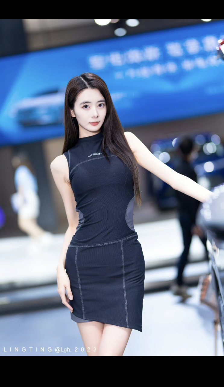 来自甘肃省临夏市,身高178厘米,体重51公斤,职业美女车模