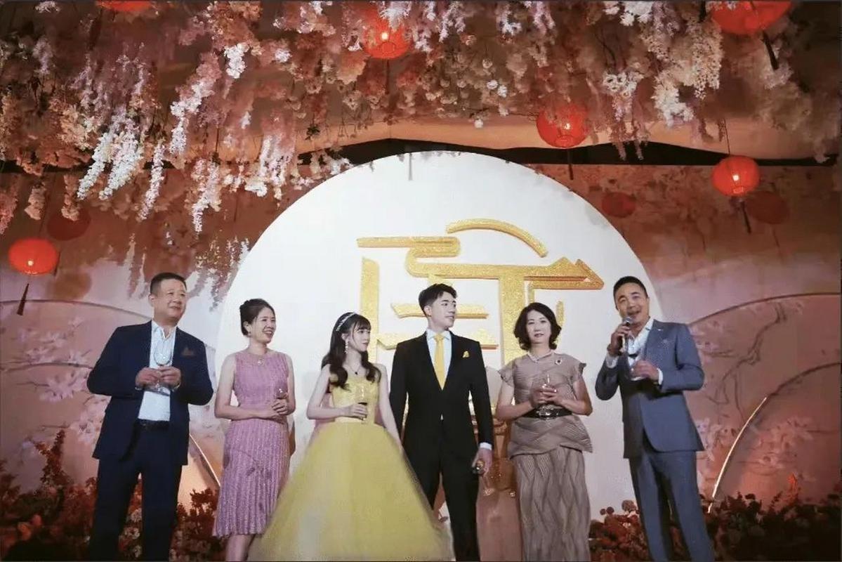 回顾叶府婚宴引热议50位礼仪小姐迎宾婚礼花费超过2亿