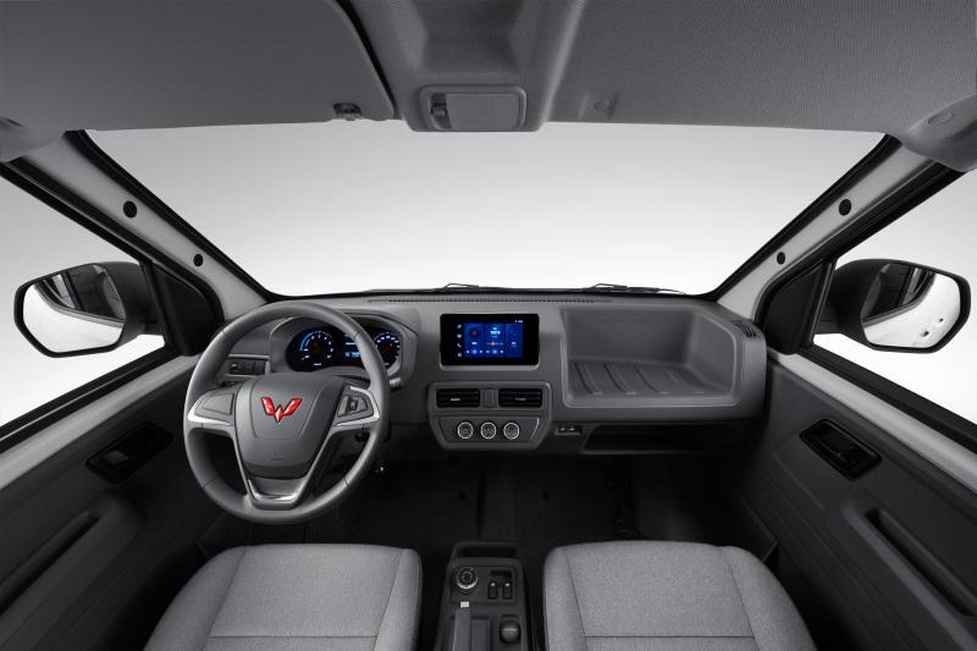 五菱扬光新能源车型凭借红1号电池,宽敞空间,舒适内饰和智能化配置