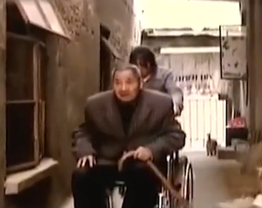 回顾77岁大爷和33岁保姆生娃,鉴定一出,女儿女婿们"生