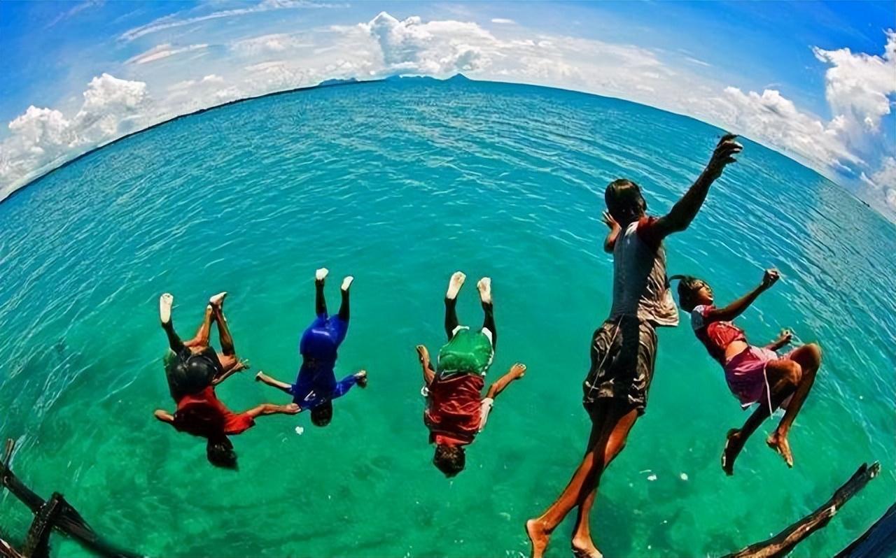 回顾没有国籍的巴瑶族一生只能待在水里身体开始进化