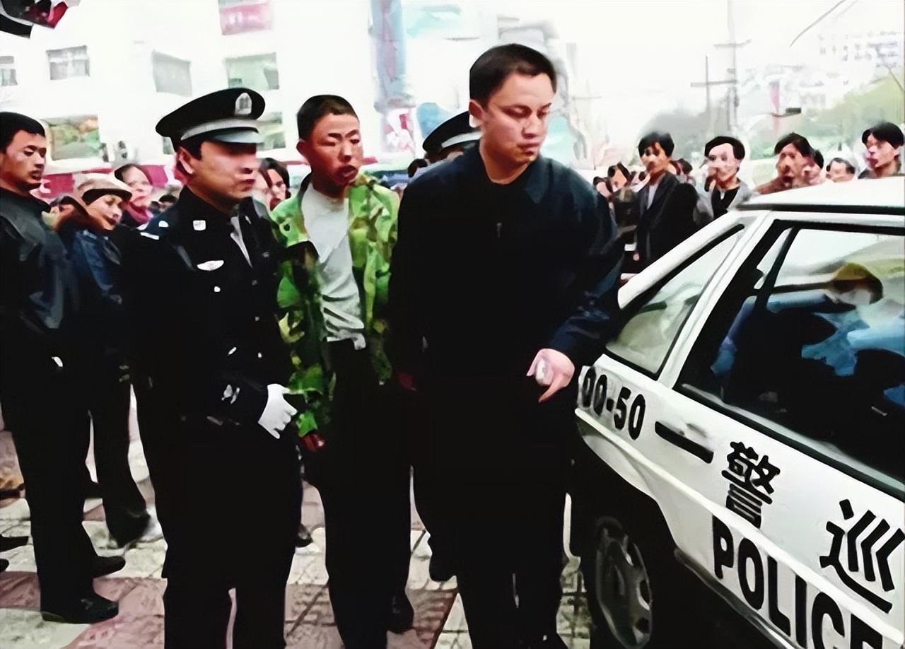 宝马和奖金没了不说,还可能有牢狱之灾,刘亮越想越生气,一定是体彩