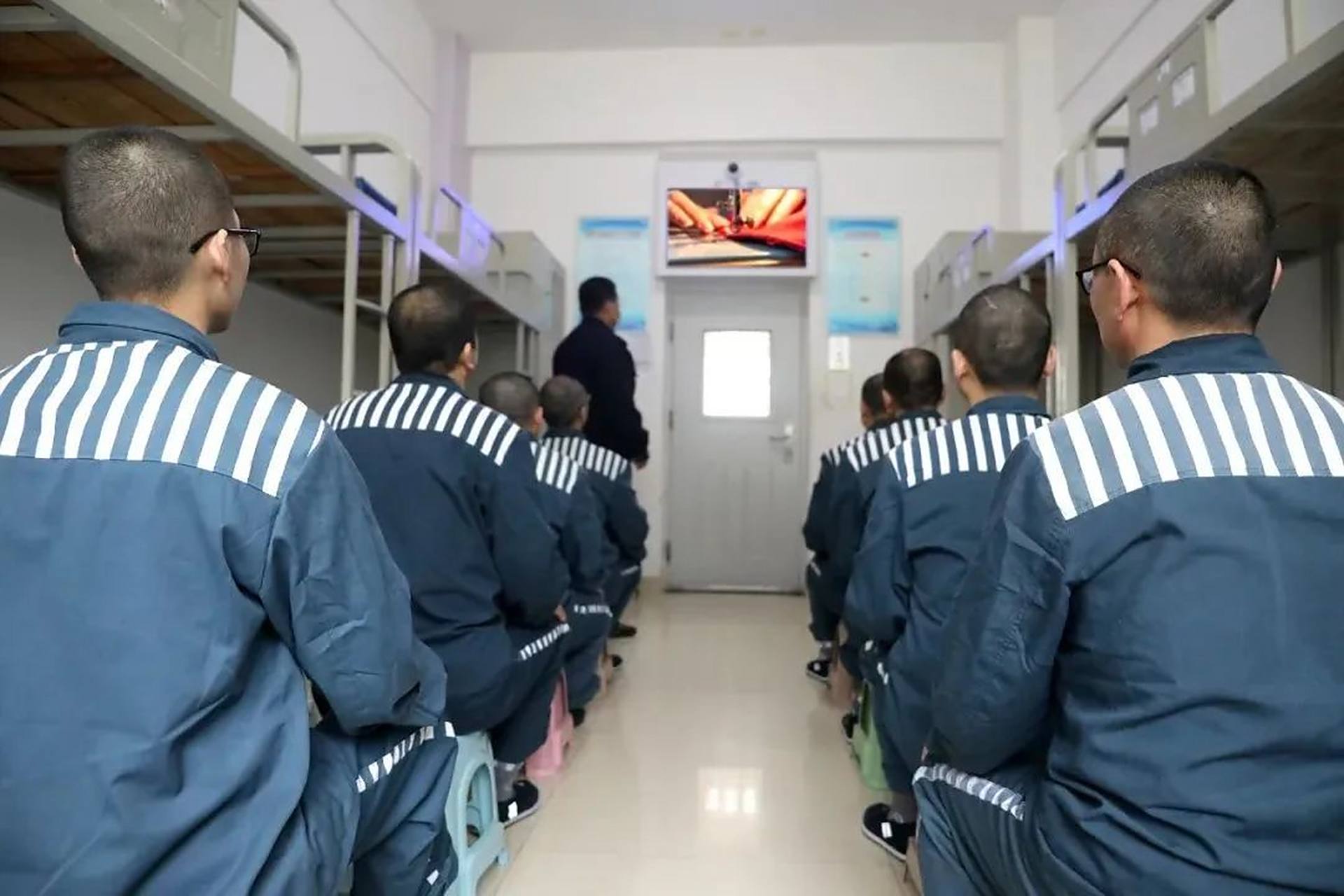 监狱里的生活重复而枯燥,服刑人员最大的愿望是早日回家