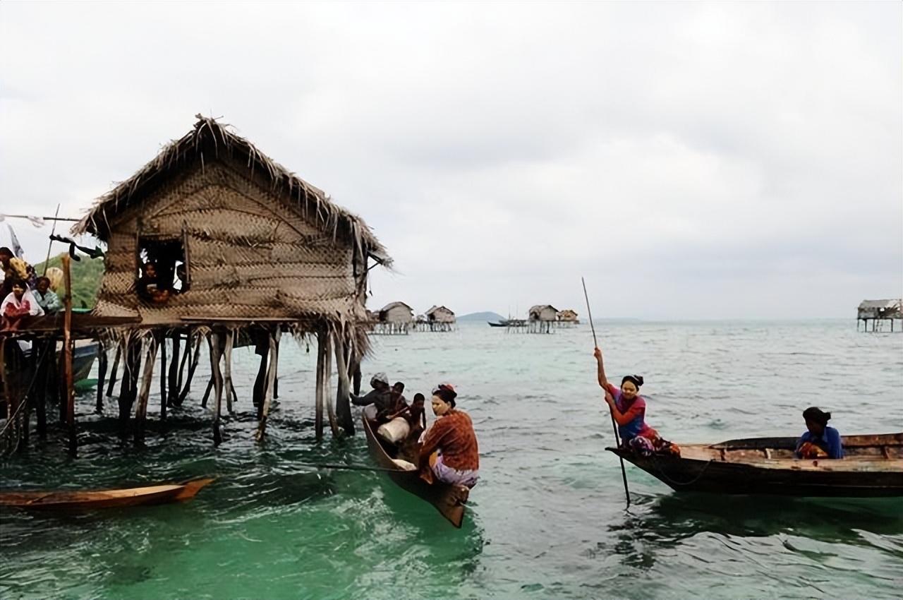 回顾没有国籍的巴瑶族:一生"只能"待在水里,身体开始"进化"