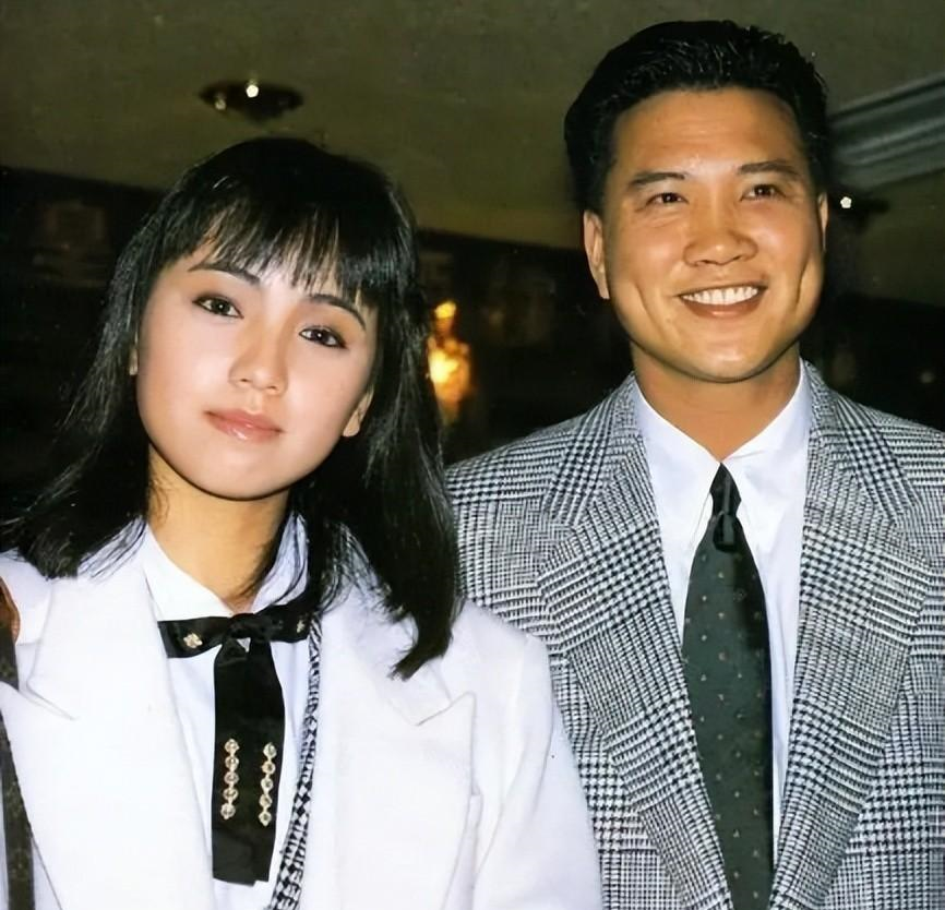 看67岁万梓良现在的处境才知道原来周润发早就把答案说出来了