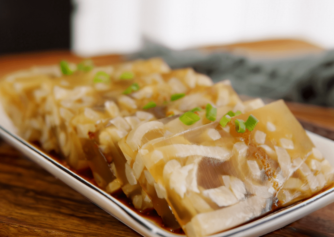 做猪皮冻,一定要加"2个料",猪皮冻晶莹剔透,一点腥味都没有