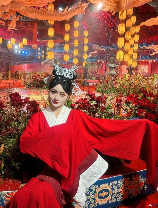 回顾叶府婚宴引热议50位礼仪小姐迎宾婚礼花费超过2亿