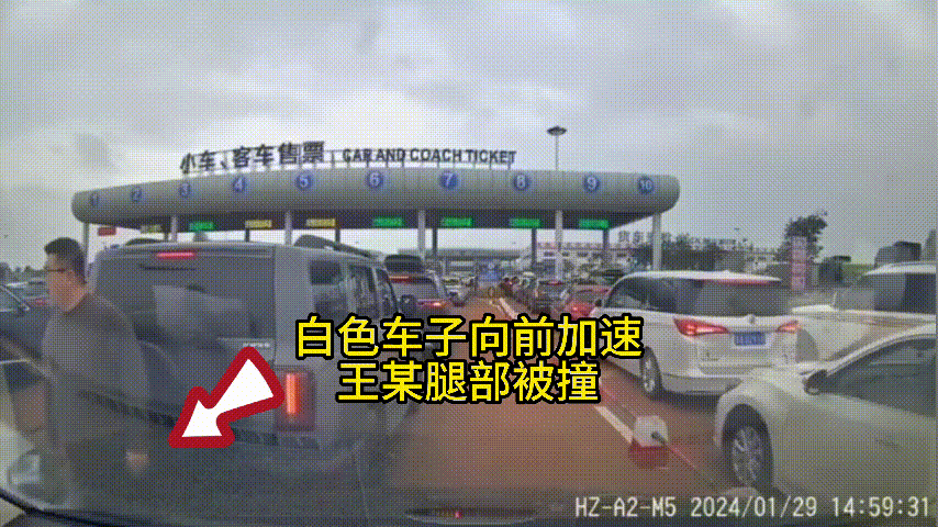 两败俱伤徐闻港奔驰加塞事件反转了71岁网红徐奶奶摊上事了