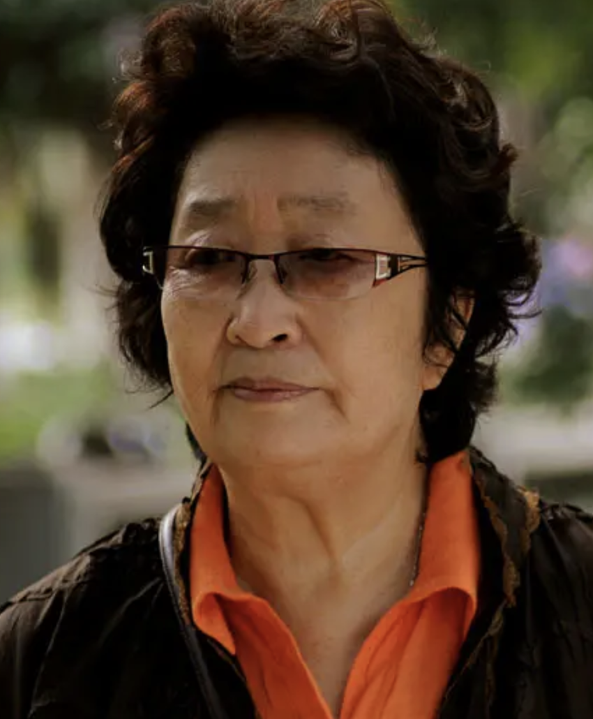 演员彭玉:照顾瘫痪丈夫8年,62岁丧夫,女儿撮合她再婚嫁给姐夫