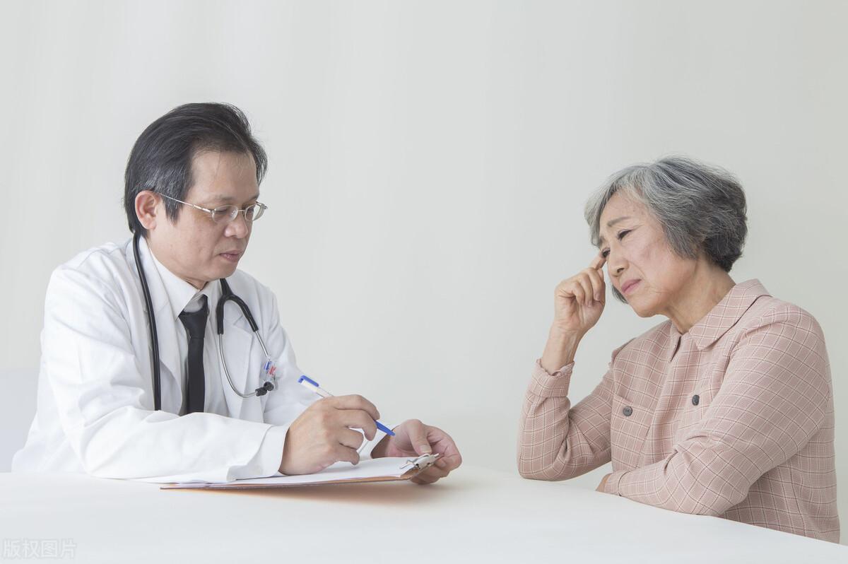 照顾老年痴呆母亲5年我把她送进了养老院不到一个月就后悔了