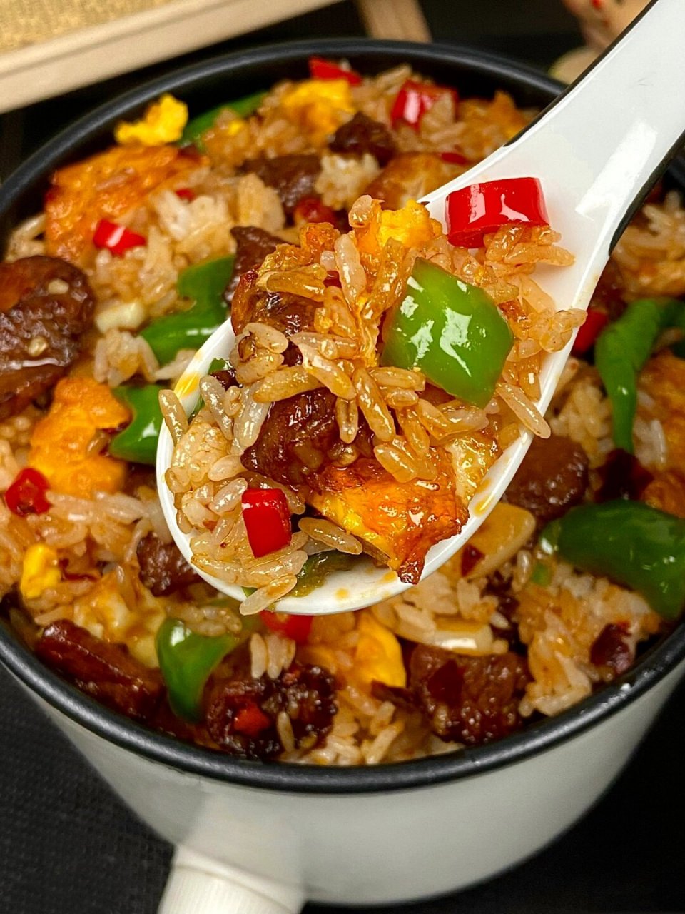 这道农家小炒肉拌饭真是太好吃了!